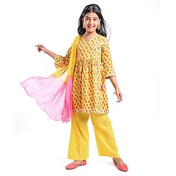 Pine Kids Cotton Woven Three Fourth  Sleeves Kurti & Salwar with Dupatta Floral Print - Yellow