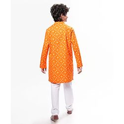 Pine Kids Cotton Woven Full Sleeves Kurta & Pyjama With Bandhani Print - Orange