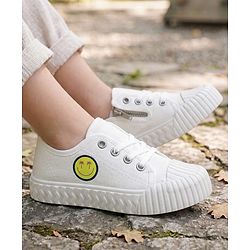 Pine Kids Lace Ups Casual Shoes With Smile Print - White