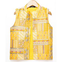 Pine Kids Woven Full Sleeves Mandarin Collar Kurta Pyjama Set With Embroidered Jacket - Red