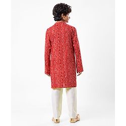 Pine Kids Woven Mandarin Collar Full Sleeves Kurta Pyjama Set With Bandhani Print - Red