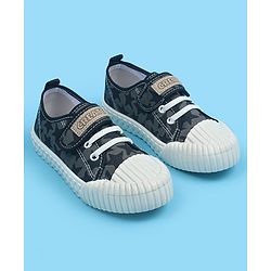 Pine Kids Velcro Closure Casual Shoes With Star Print - Black