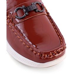 Pine Kids Solid Colour Loafer With 3D Applique - Brown