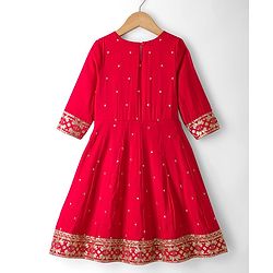 Pine Kids Woven Three Fourth Sleeves Kurti Churidar Set With Floral Embroidery & Dupatta - Fuchsia