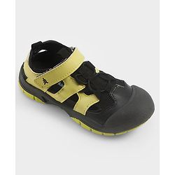 Pine Kids Velcro Closure Solid Sandals With Logo Print - Green