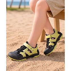 Pine Kids Velcro Closure Solid Sandals With Logo Print - Green
