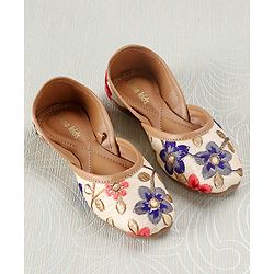 Pine Kids Mojaris Floral Embroidery - Green (Flower colour may vary)