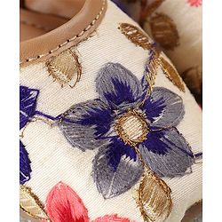 Pine Kids Mojaris Floral Embroidery - Green (Flower colour may vary)