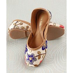 Pine Kids Mojaris Floral Embroidery - Green (Flower colour may vary)